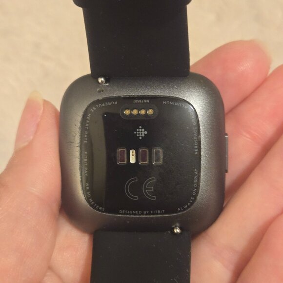 Fitbit Versa 2 Smartwatch Plus Tons of New/Pre-Owned Bands & Accessories - Picture 8 of 15